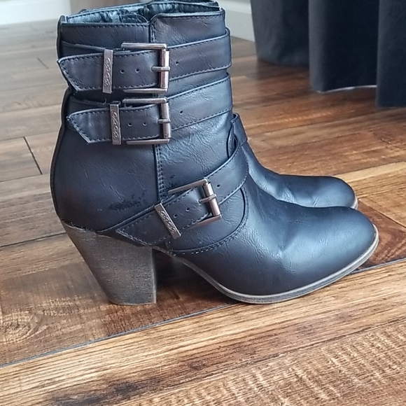 Black buckled booties - Picture 1 of 6